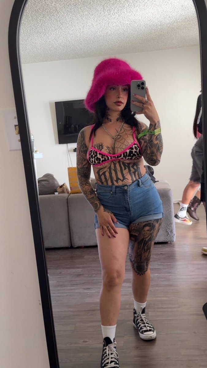 Lola™️ tweet media