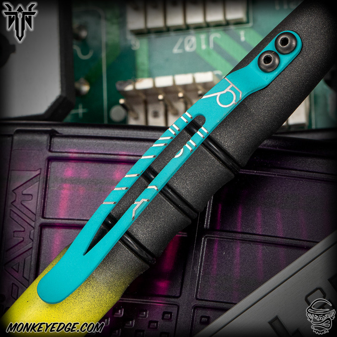 MonkeyEdge's tweet photo. Every click leaves a trail. The @TuffWriter NETRUNNER V-SPEC is for those who’d rather keep things analog. Less data, fewer traces, and no cloud required. Available now at https://t.co/UpYlwjTATU
#tuffwriter #netrunner #analog #edcpen #cyberpunk https://t.co/JoFNLIq6TB