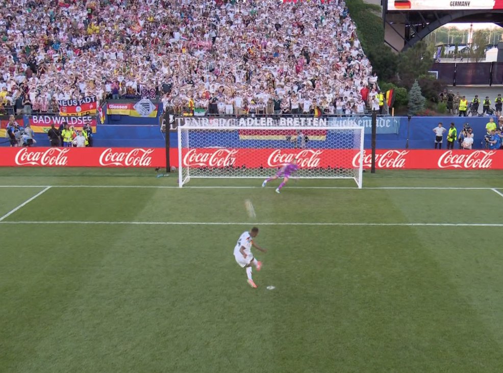 TouchlineX's tweet photo. JONATHAN TAH MISSES!

• 🇩🇪 GERMANY: ❌✅✅❌✅❌
• 🇵🇾 PARAGUAY: ✅✅✅❌❌ https://t.co/De0SJbrKst