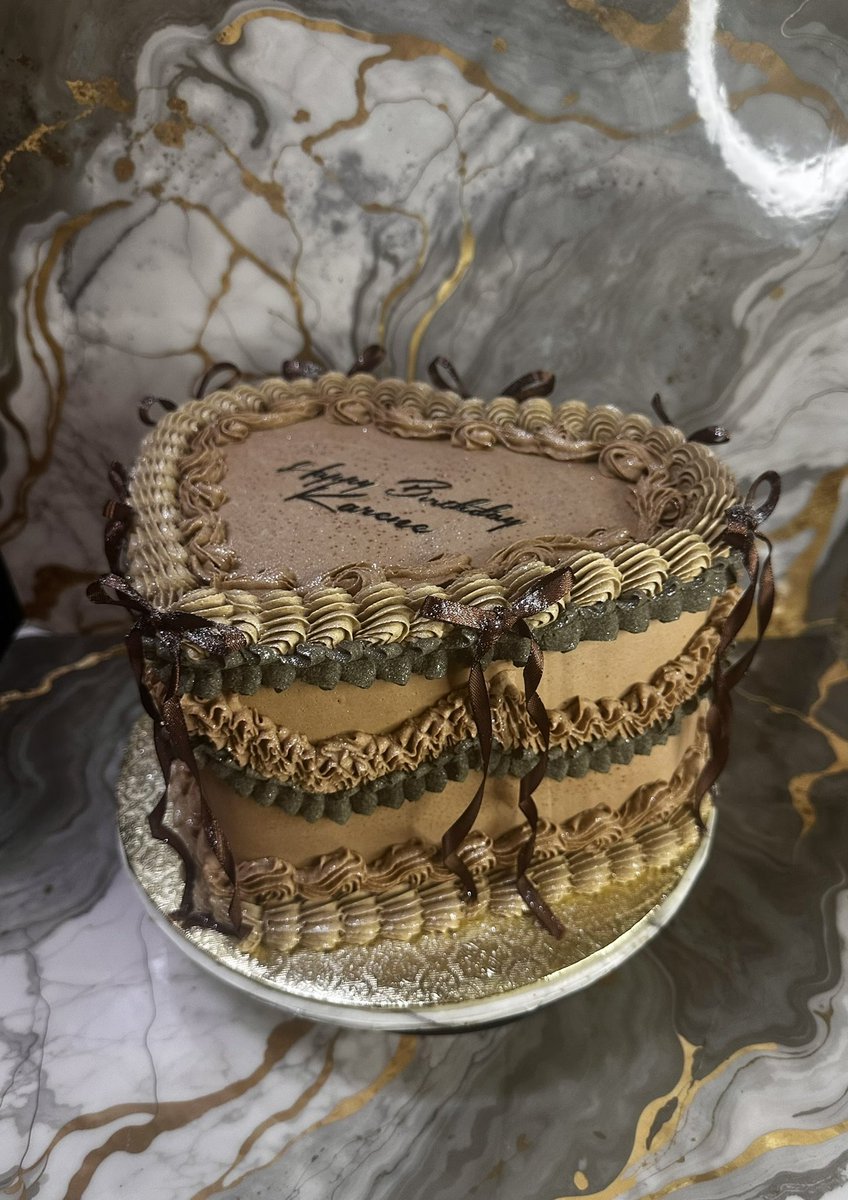 cakebaeja's tweet photo. 10” heart shaped chocolate cake https://t.co/SDrTqamXTs