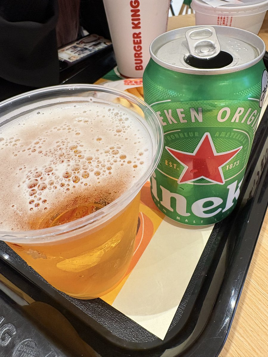 Nao01471's tweet photo. 今日から家族で韓国旅行✈️

朝から関空でビール🍻✨️

#家族旅行
#韓国 https://t.co/wiRi6EhE8l