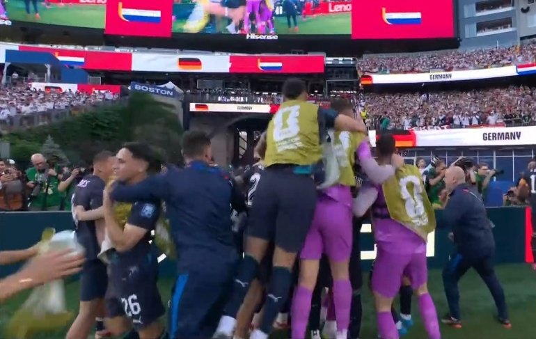 LxoMessismoFCB's tweet photo. PARAGUAY ELIMINA A ALEMANIA Y SE METE EN LOS OCTAVOS DE FINAL

HONOR, HONOR Y HONOOOOR🇵🇾 https://t.co/wAxEmSNFZY