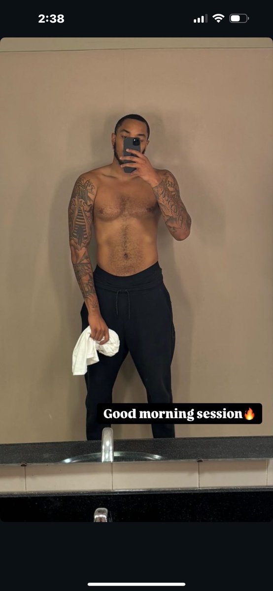 BigDave3223's tweet photo. Fit 

Fat asf! 

Fit again 😂😂😂💯💯💯 https://t.co/XCvVW1TB4P