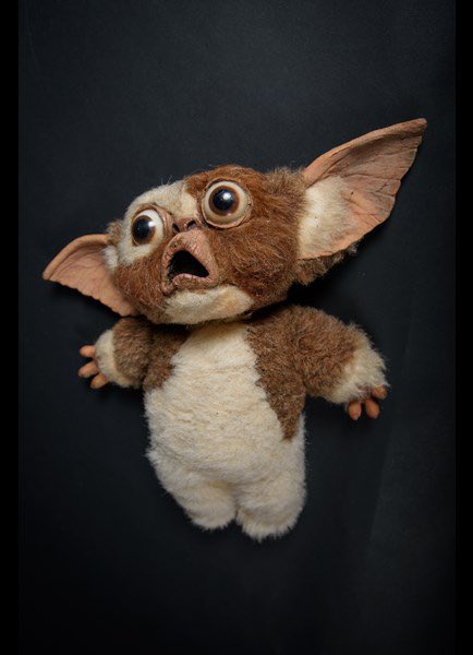 Roybattyforever's tweet photo. El puppet de "Gizmo sorprendido" de "Gramlins"(1984) está expuesto en el Museo de cultura popular de Seattle. https://t.co/UEaeYHwLFz