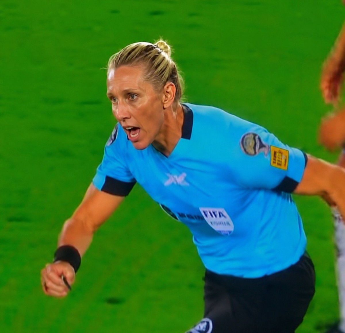LigaARG_'s tweet photo. Qué pasó teutoncito? Sin tu figura no podés? https://t.co/WcL3jRyUCl