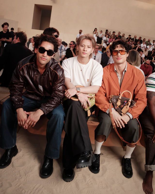 brandjoyjp's tweet photo. #ルイ・ヴィトン フロントローを華やかに彩る、 #平野紫耀 と #堀米雄斗 や、 #YUTA (NCT 127)ほかのゲスト 2027春夏メンズ・ファッションショー | Brand JOY https://t.co/6hVe6OQkIf https://t.co/1Z0zG8TQTc