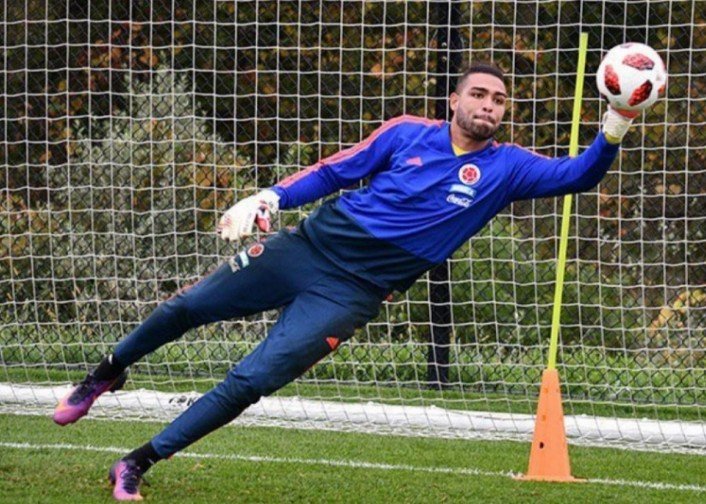 AndresMagri's tweet photo. La importancia de tener un arquero GIGANTE
Si un día COLOMBIA 🇨🇴 se va a penales tiene que entrar ÁLVARO MONTERO al minuto 119. 
Felicitaciones PARAGUAY!! REESCRIBIERON LA HISTORIA https://t.co/9qn3bfTurR