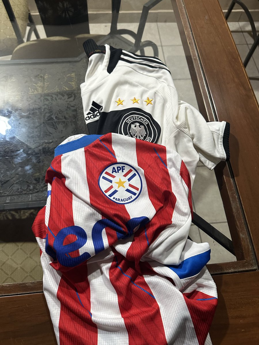 hernanjarapy's tweet photo. Gooooooooooooooolllllñll 
Goooooollllñññññlllñ
Paraguay por encima de Alemania https://t.co/XcJVComtUP
