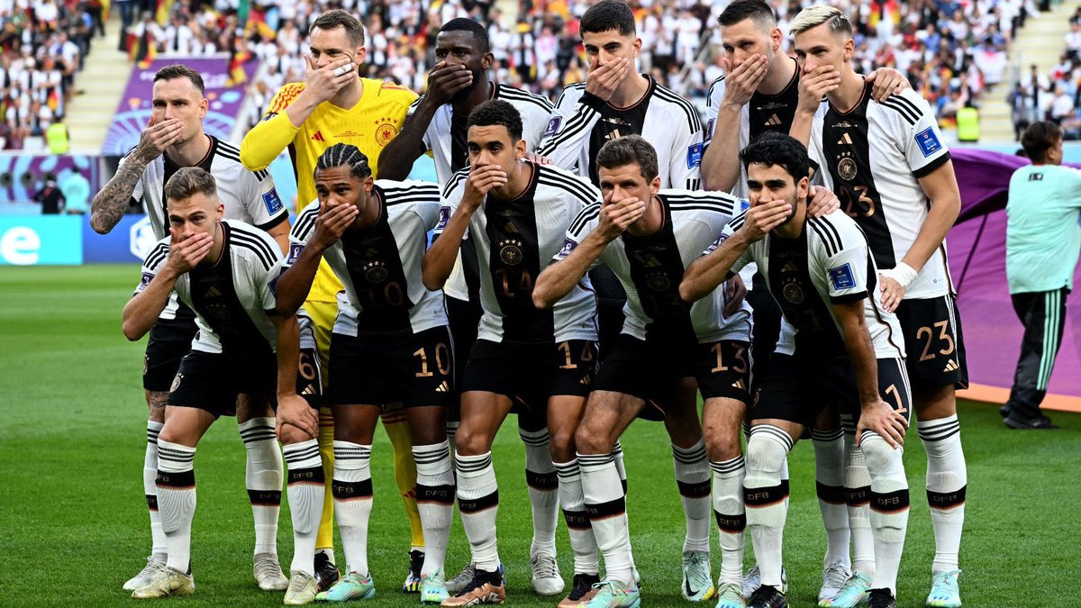 DanielSanin's tweet photo. Aquí fue cuando Alemania perdió su grandeza futbolística, cuando se pusieron de activistas woke.

Go woke, go broke https://t.co/pIJifFAG5c