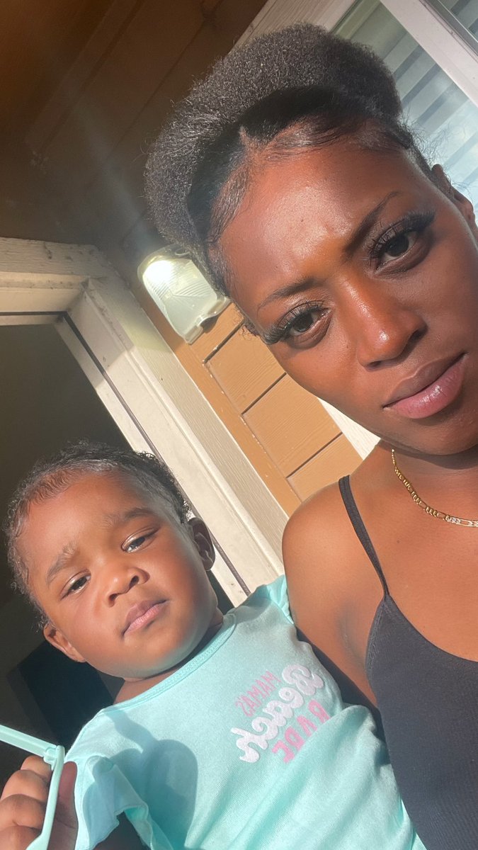 Jaaaylaaaa_'s tweet photo. My daughter is my princess , my bestie , my heart &amp; my twin I love her 💗 https://t.co/6uuVTZyl8b