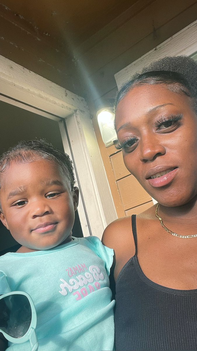 Jaaaylaaaa_'s tweet photo. My daughter is my princess , my bestie , my heart &amp; my twin I love her 💗 https://t.co/6uuVTZyl8b