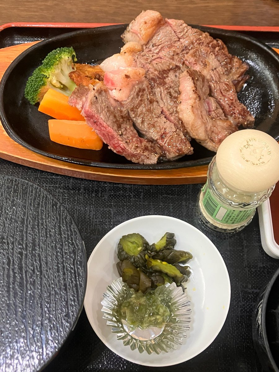 daruku32's tweet photo. #サロマ湖ウルトラマラソン しんどかったぁー！目標のｻﾌﾞ10に届かず。ﾈｯﾄで11.56.10。70kまで㌔6もそこからは四頭筋が悲鳴をあげてwalking..ｳﾙﾄﾗの洗礼を受けました。高久やﾜｲﾅｲﾅも出てて⤴︎⤴
終わってからチューリップの湯で湧別牛ステーキからのトリトンで補給完了
ﾖｼ,次！ https://t.co/b4HQGbj4ke