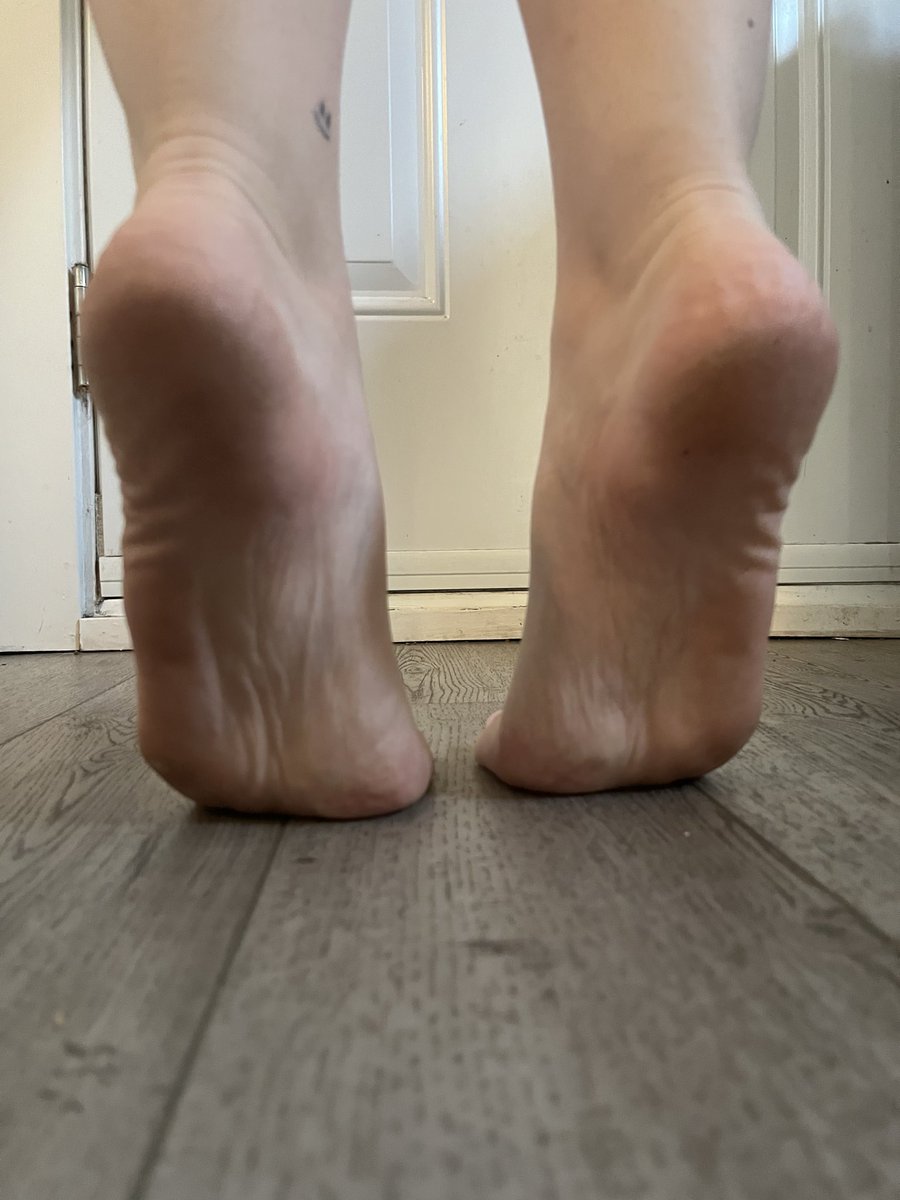 olivebolive01's tweet photo. Let me step on you with my dirty feet😝 #feet #feetfetısh #feetworshi̇p #foot #footfetısh #footseller #dirtyfeet #paypig #payme #findomstay #feeteaters https://t.co/wegACw2WUo