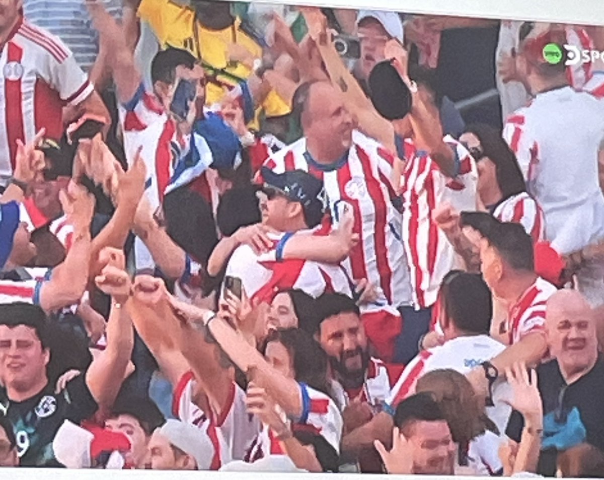 ELGEDE6's tweet photo. Nunca subestimen al pueblo sudamericano VAMOS PARAGUAY ❤️❤️ https://t.co/LzjuBWonyp