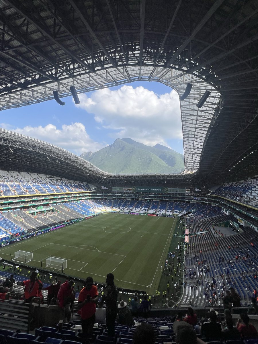 absalon78's tweet photo. El cerro de la silla se despide del mundial https://t.co/Bifd8aXbse