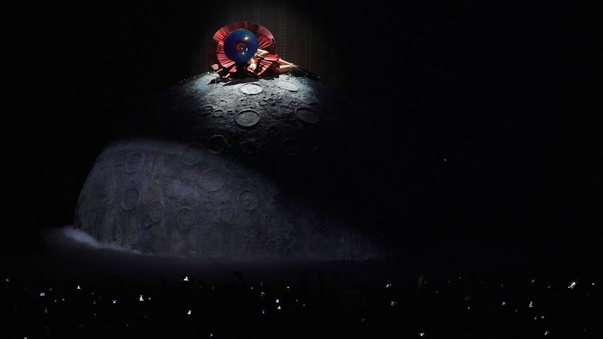 GagaSickMonster's tweet photo. FULL MOON TONIGHT 🌑 https://t.co/xANLVEKriu