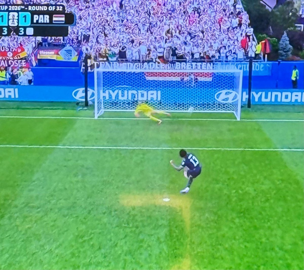 Lanusnt's tweet photo. QUE 2026 DE JOSE CANALE

✅️ GOL EN EL MARACANA AL 118' PARA SALIR CAMPEON DE LA RECOPA🏆🇱🇻

✅️ METIO EL PENAL MAS IMPORTANTE EN LA HISTORIA DE PARAGUAY 🇵🇾 https://t.co/F4FBbbjX6y