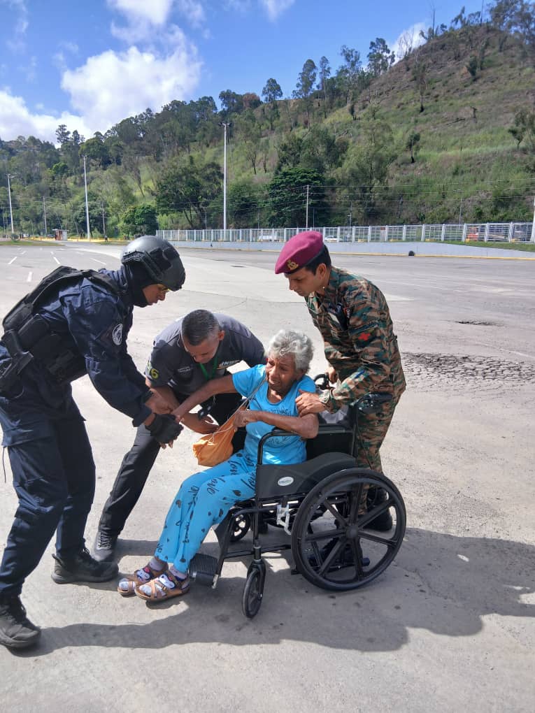 IndiaVenezuela's tweet photo. #OperationAmistad
India has intensified its efforts for disaster relief at Venezuela with healing touch to those affected by the earthquake.

#OperaciónAmistad
La India ha intensificado sus esfuerzos de ayuda humanitaria en Venezuela, brindando apoyo a los afectados por el terremoto.