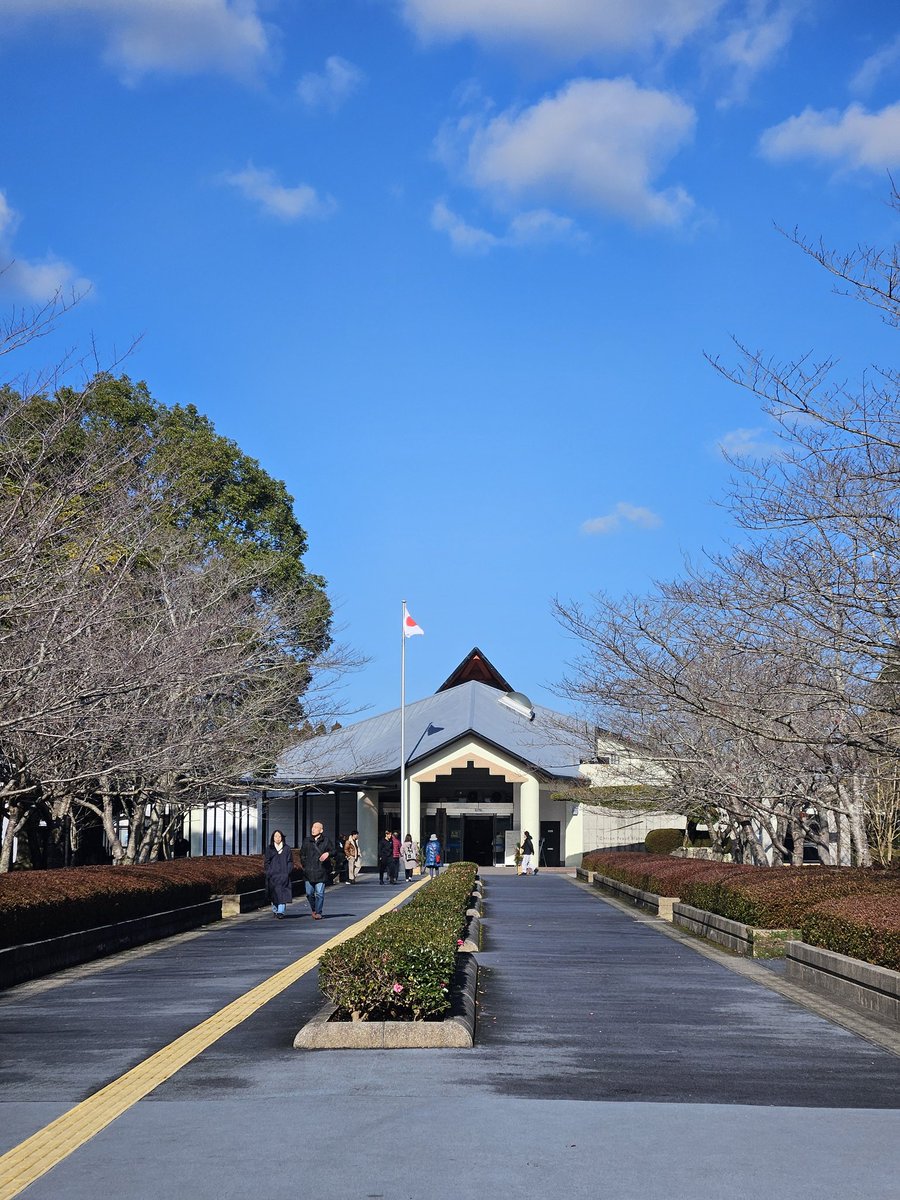 IROIRO_Eileen's tweet photo. 鹿児島・南九州市「知覧特攻平和会館」へ。
展示や遺書を見ていると、胸が締めつけられる思いでした。
この場所を訪れることで、平和の大切さと、二度と戦争を繰り返してはいけないことを改めて考えさせられました。
🎞️https://t.co/6cIsZqutEt
#鹿児島 #南九州市 #知覧特攻平和会館 #知覧 #IROIRO https://t.co/8CdJNziKaL