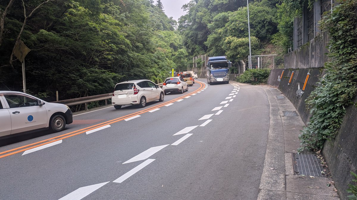 kyotokokudou's tweet photo. 国道９号老ノ坂峠（大枝沓掛地先）は現在、片側交互通行規制を実施しております。 交通量の増加が見込まれるため、通行の際は十分ご注意ください。
また、京都縦貫自動車道（篠IC～沓掛IC）にて実施中の国道９号の代替路（無料）措置は継続中のため、引き続き、交通分散にもご協力をお願いいたします。 https://t.co/Qgq7iKFGTv