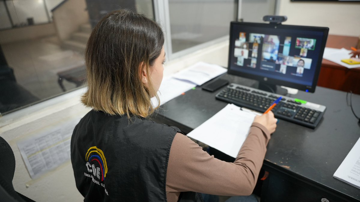 MoronaCne's tweet photo. 📌 #Elecciones2027Ec

🗳️ Continuamos con el acompañamiento técnico a las organizaciones políticas en sus procesos de #DemocraciaInternaEc, también bajo modalidad virtual. 💻

Promovemos el cumplimiento de la normativa y procesos internos transparentes.

#TuVotoTuDecisión https://t.co/gKjkziKGea