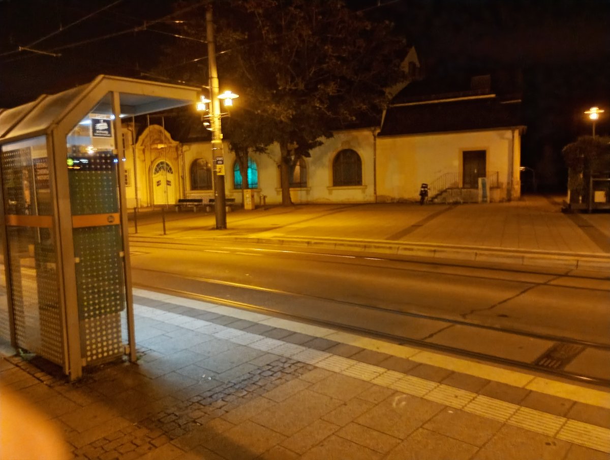 paoolo706's tweet photo. #GermaniaParaguay carissimi mangia wurstel, cari crucchi, niente festa? Io vengo in Germania e mi fate trovare sta desolazione? Noi direttamente non ci andiamo ai mondiali...ma voi. #aufwiedersen https://t.co/GxoPtTmZV4