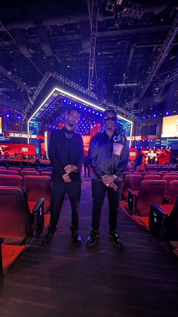 DJMAC__'s tweet photo. BET AWARDS 🌎🇯🇲 #WYFLRIDDIM https://t.co/Zs4V2coAm5