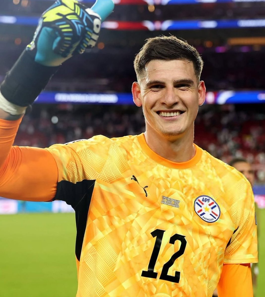 Whhdjeid's tweet photo. No soy paraguayo pero este partido fue una Lo-Cu-Ra, Ese arquero nada que envidiar a los europeos, Muralla total 🧤⚽. 
Felicidades a los compas paraguayos, Disfruten su victoria que la tienen bien merecida. #Paraguay #Fifa #mundialdefútbol2026 https://t.co/pxk3DKptFx