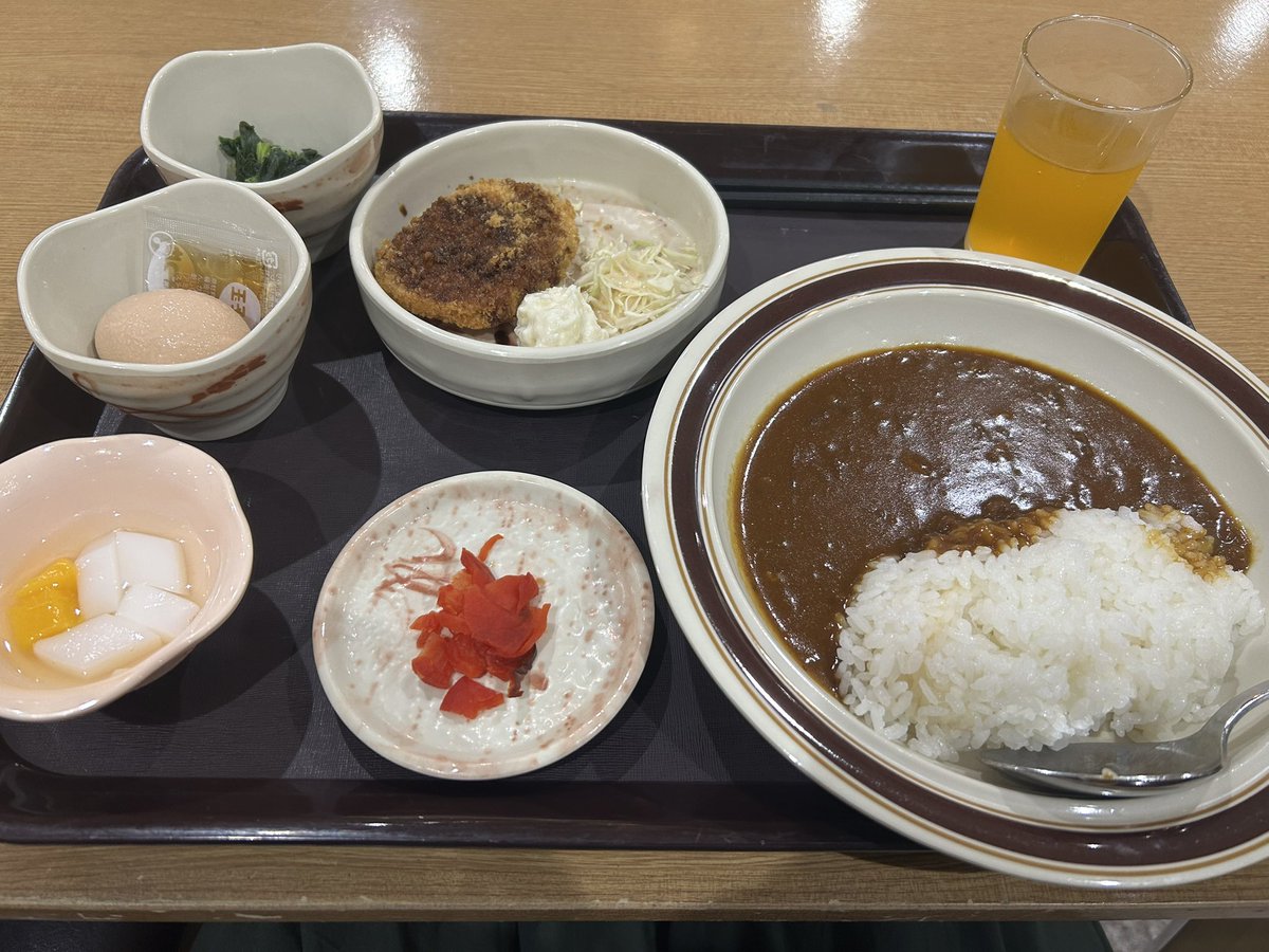 amaou21's tweet photo. ホテルの無料ご飯うまあい
夕食　カレーか日替わり定食
朝　バイキング
なんだけど、良すぎる　大浴場とサウナもあるしいいホテル見つけたわ https://t.co/nM94jvHgqd