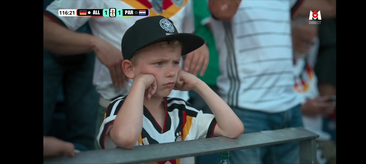 devia__R's tweet photo. Pnalty dong... 6x dan hasilnya 4-3 utk Par 
Kimmich paling cool goal-in nya. Neuer huaa
Saaaaddd for Ger :(( congrats for Par!!
À demain Fra! https://t.co/cJtB0RKE7Z