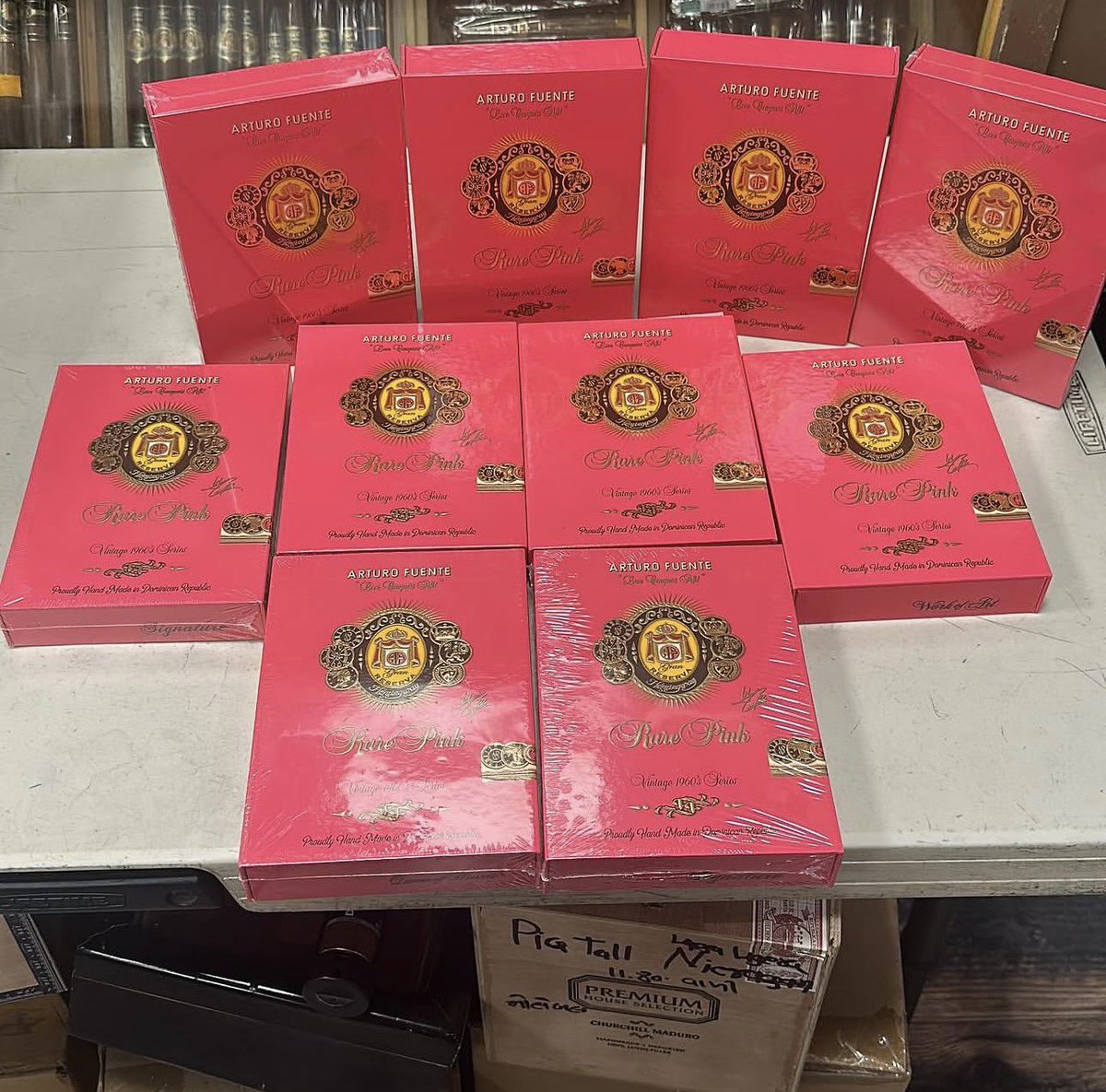 Jennifercigars's tweet photo. 🔥 Arturo Fuente Rare Pink Vintage 1960’s Series 🔥
Looking for a premium smoke? Here’s your chance to own one of the most sought-after Arturo Fuente releases.
✅ Factory sealed
✅ Premium quality
✅ Limited availability
💲Price: $320 per box
Message me to place your order 🔥 https://t.co/GsqOvW1rL1