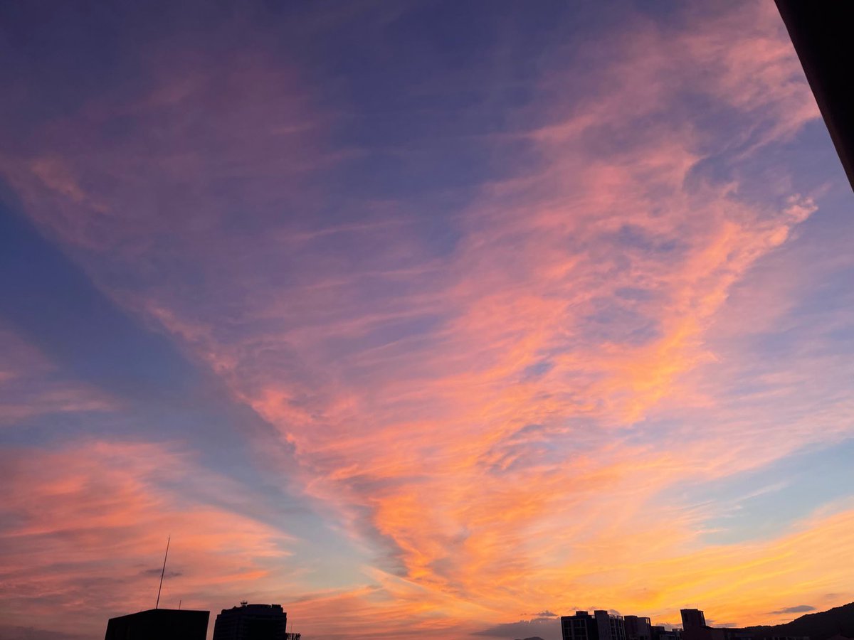 chobo_shutter's tweet photo. Just a really good sky ☁️

📱 by chobo
#Korea #Seoul #Sunset #Sky https://t.co/WlvemyLvFz