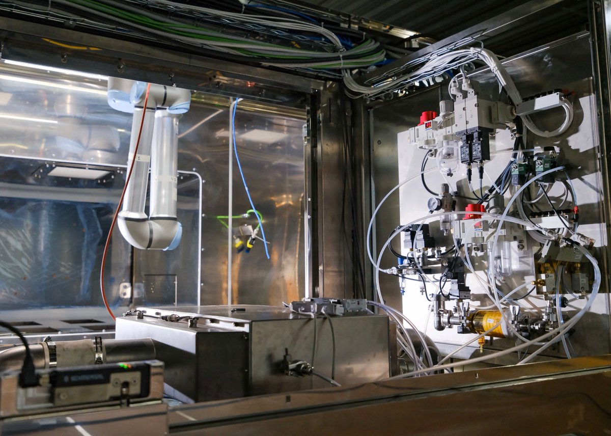 DrPatrick's tweet photo. The complex robot arm that is taught where and when to handle our NK cells as these cells grow in this revolutionary machine! Assembly on track. The world bank of NK cells made available to all ..global expansion in motion. https://t.co/hwzJsdfeX0