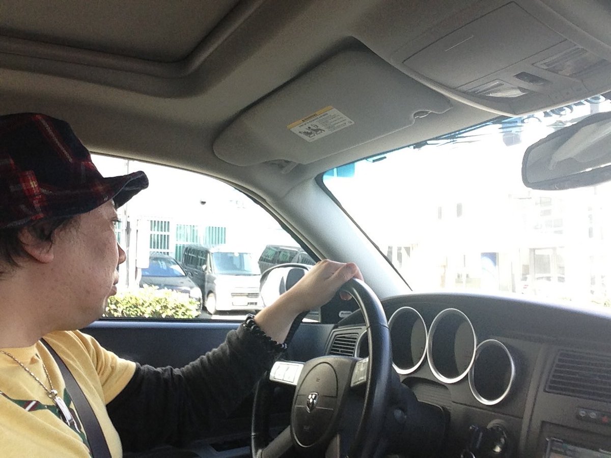 gorusarushin's tweet photo. 左が、怪談15日戦争の決勝で話た話の車で、
右が、次のイベントで話す怪談の車です。

2台の左ハンドルの車怪談聞かせます。
マジ見てない人は、怪談15日戦争見て復習してきて下さい。
https://t.co/jv6BVU9zzf https://t.co/IJBZJpRL94