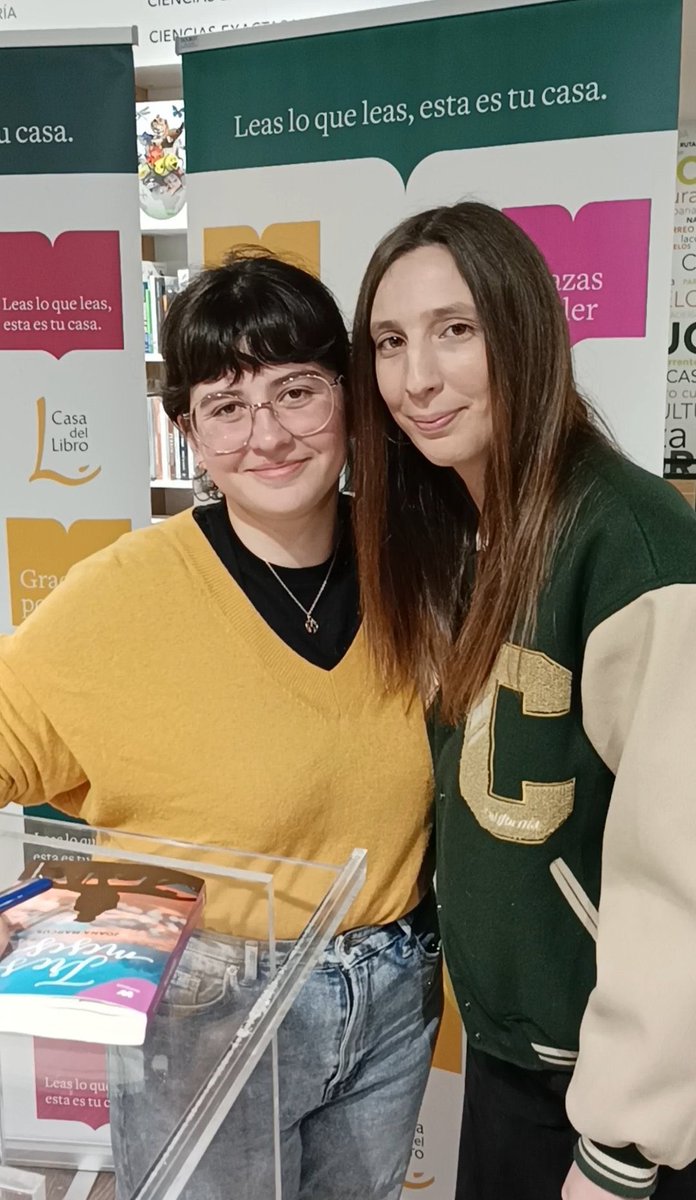readwithnoe's tweet photo. 26 añitos de mi escritora fav 🎂🥰✨
Gracias por hacernos tan felices con todos tus libritos, 3 veces te vi en años diferentes y sigo repitiendo que Porfavor saques tardes de otoño en físico 🙏🥺, disfruta un montón y espero que vuelvas prontito por Galicia  ❤️‍🩹❤️‍🩹
@joanamarcusx https://t.co/yZ0X87FWox