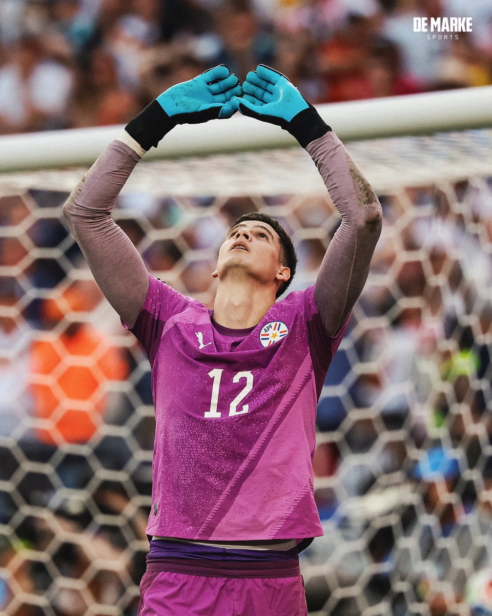 SanLorenzoRey1's tweet photo. ¡ORLANDO GILL METIÓ A PARAGUAY EN OCTAVOS! 🇵🇾

➡️ Tras el 1-1 en los 90 minutos, Paraguay derrotó 4-3 a Alemania en los penales. 

🔥El arquero de San Lorenzo brilló con dos atajadas en la definición y fue la gran figura del encuentro gracias a una actuación memorable. https://t.co/1RJigZCxjf