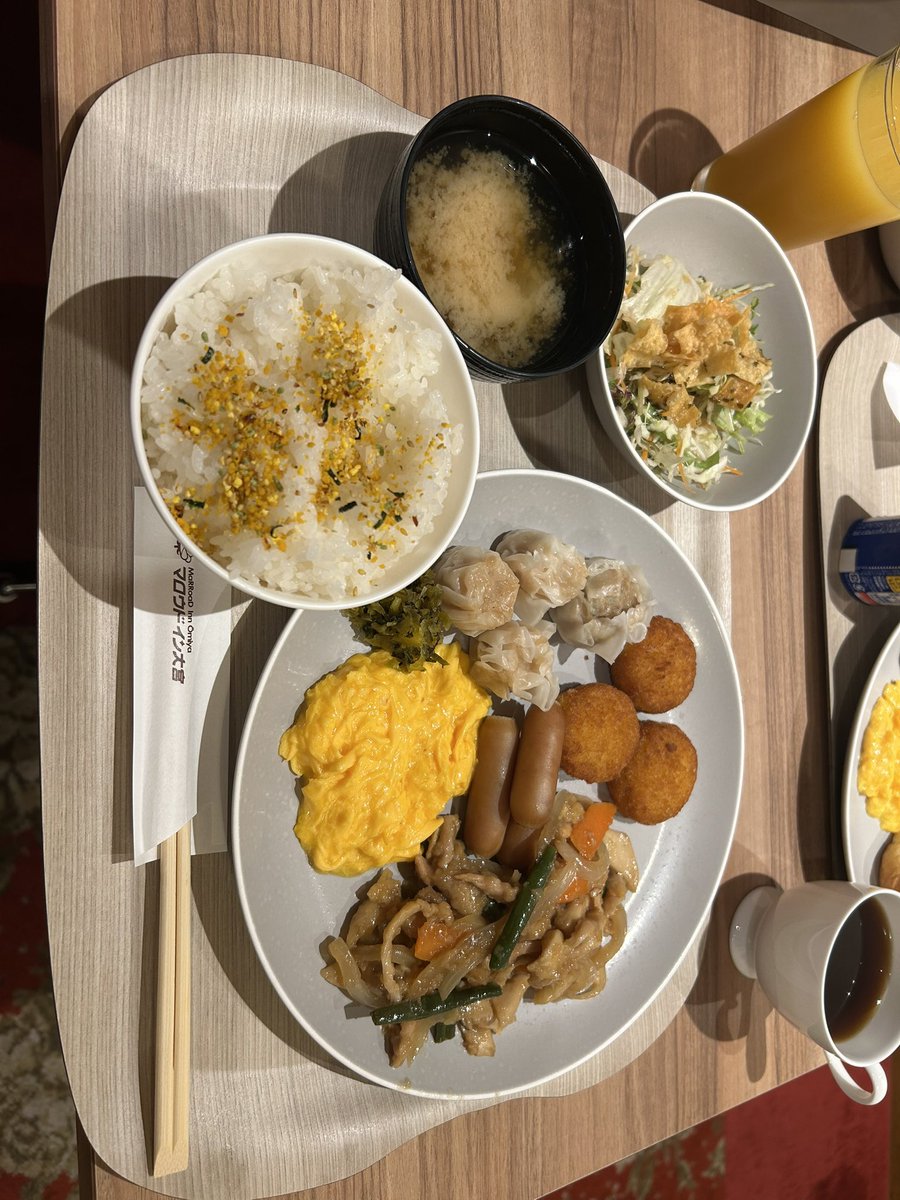 kagutan_Plus's tweet photo. これぞビュッフェ(ﾉ*°▽°)ﾉ
和と洋のゴチャ混ぜコラボ✨♡ https://t.co/7aqJoR5noJ