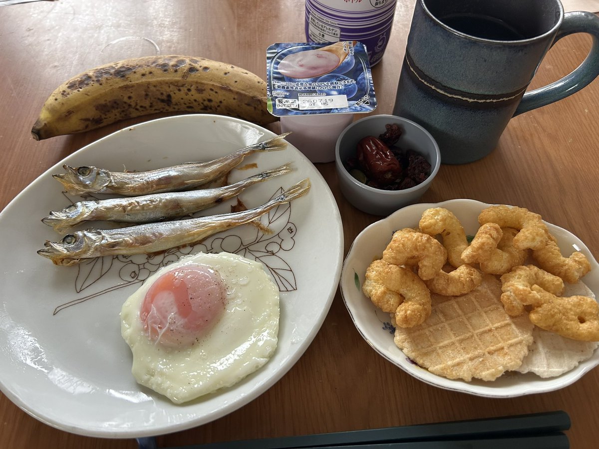 Goldnasu's tweet photo. 今朝はご飯抜きシシャモ定食🐟p(^_^)qさーて‼️出張開始😆 https://t.co/c8yhLpttix