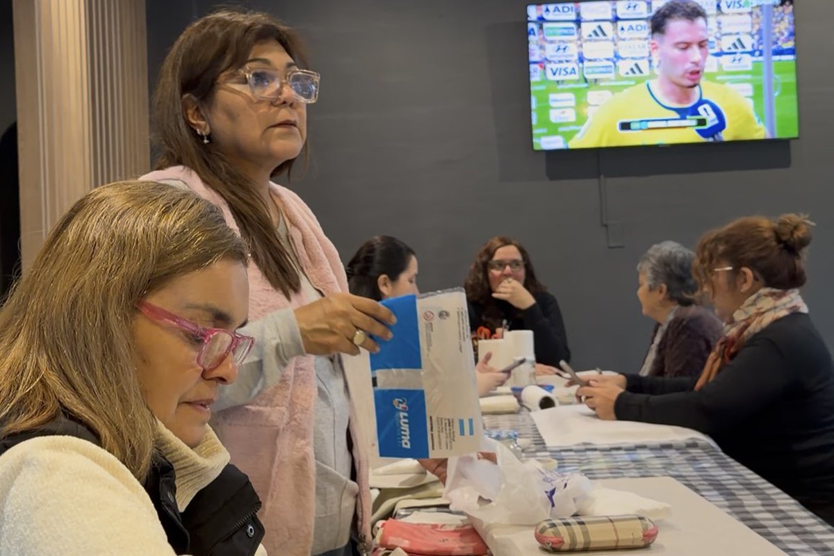 ARomanoNorri's tweet photo. Junto a @F_RomanoNorri asistimos a la primera clase del Taller de Pintura.

Nos alegra poder sumar una nueva propuesta que genera encuentro, participación y aprendizaje entre vecinos de SMT. https://t.co/vjO7m0aeLh
