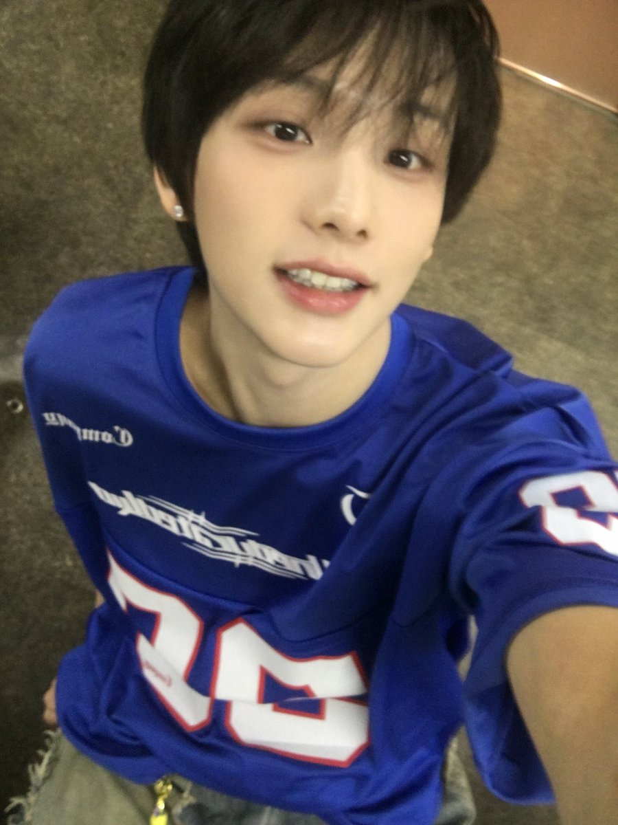 STARBORNSING's tweet photo. i just kissed my screen 💋💋💋💋💋💋💋 https://t.co/HYk8VHQl3O