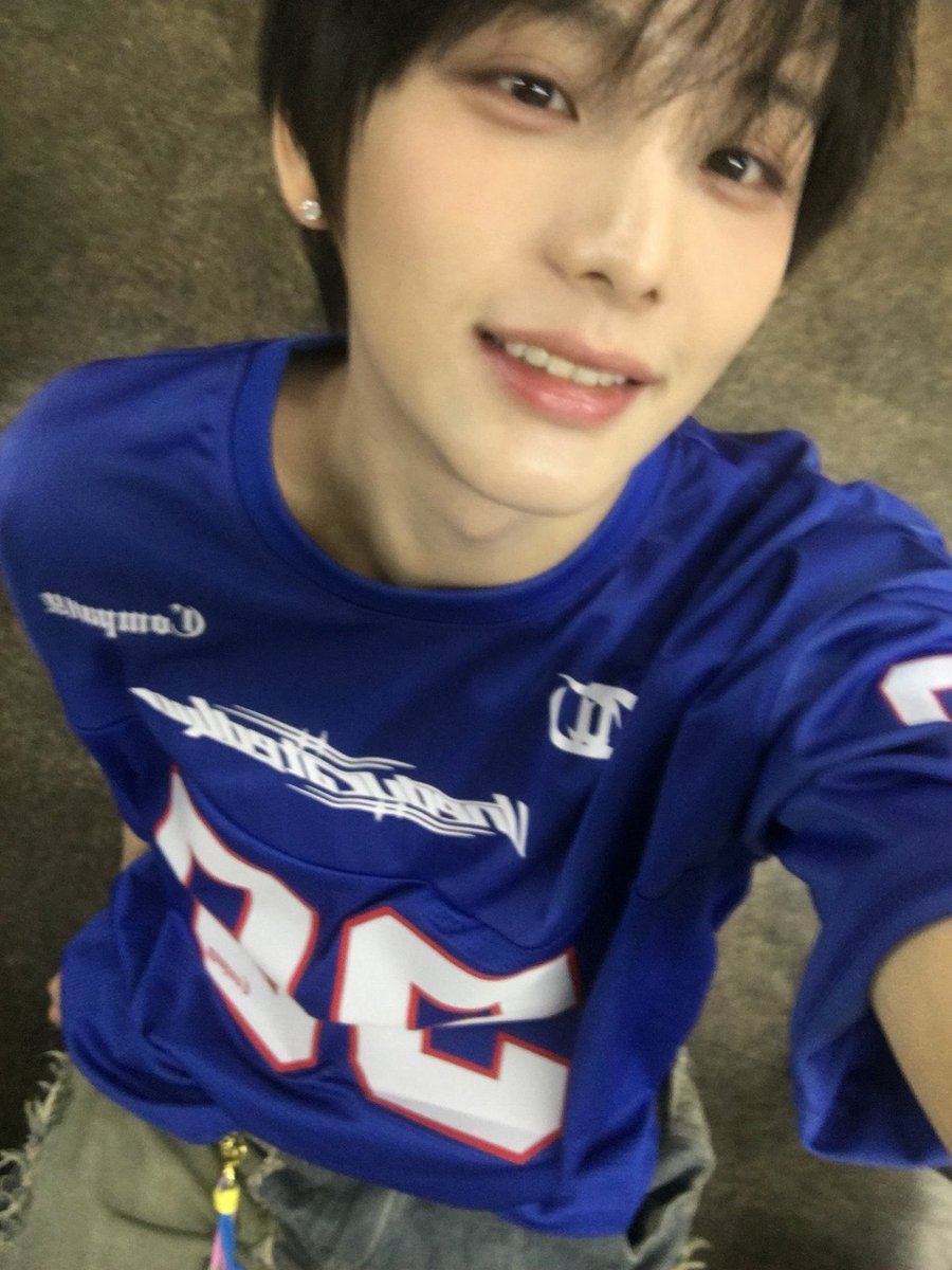 STARBORNSING's tweet photo. i just kissed my screen 💋💋💋💋💋💋💋 https://t.co/HYk8VHQl3O