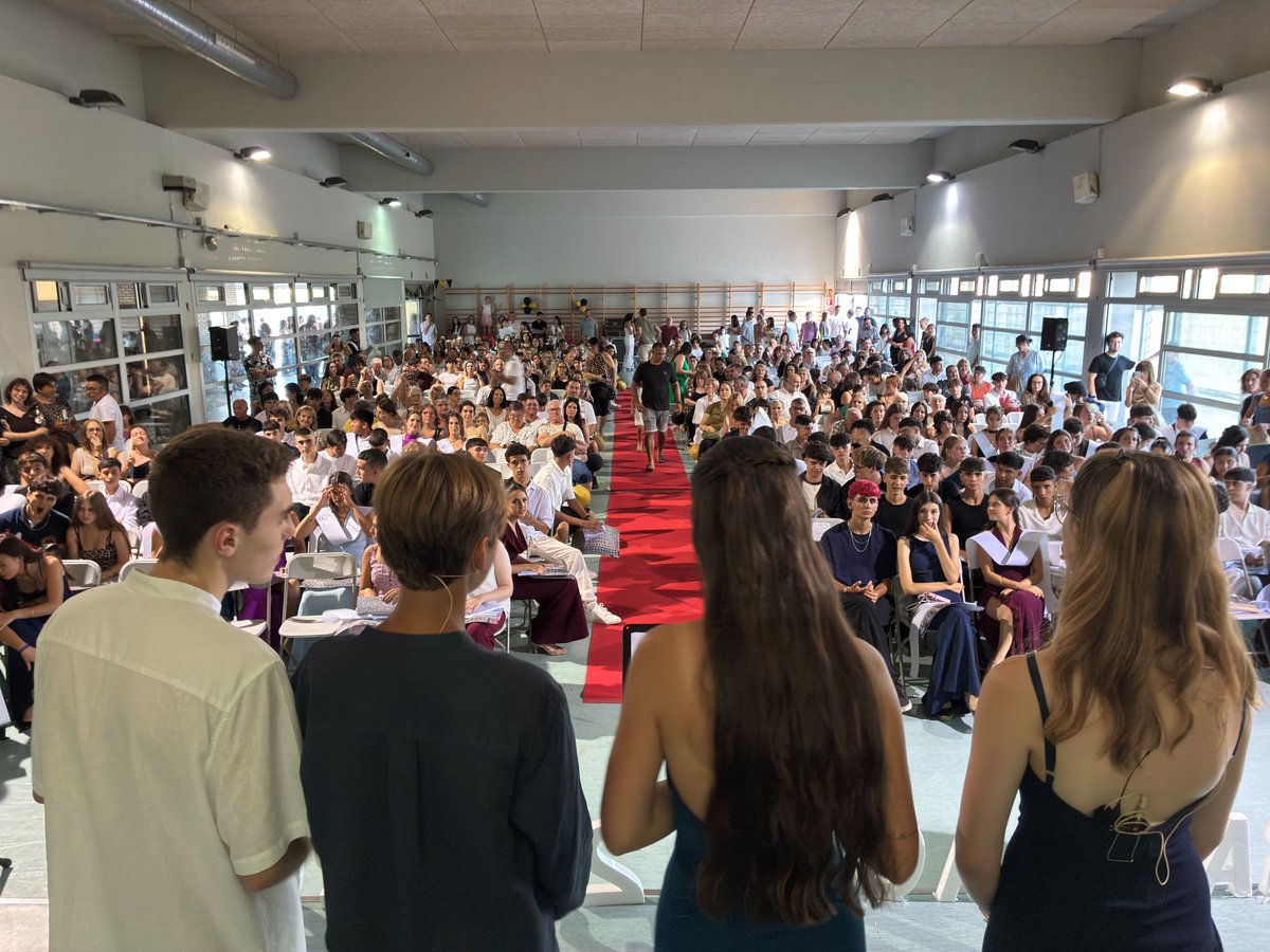 insfontdelferro's tweet photo. 🏆 I amb el final de curs han arribat les graduacions de 2n de batxillerat i 4t d'ESO. Enhorabona a tot l'alumnat!
2n Batx👉 https://t.co/cCHsLfsTfi
4t ESO 👉 https://t.co/I9m852bdZi https://t.co/PkRU9efbZj