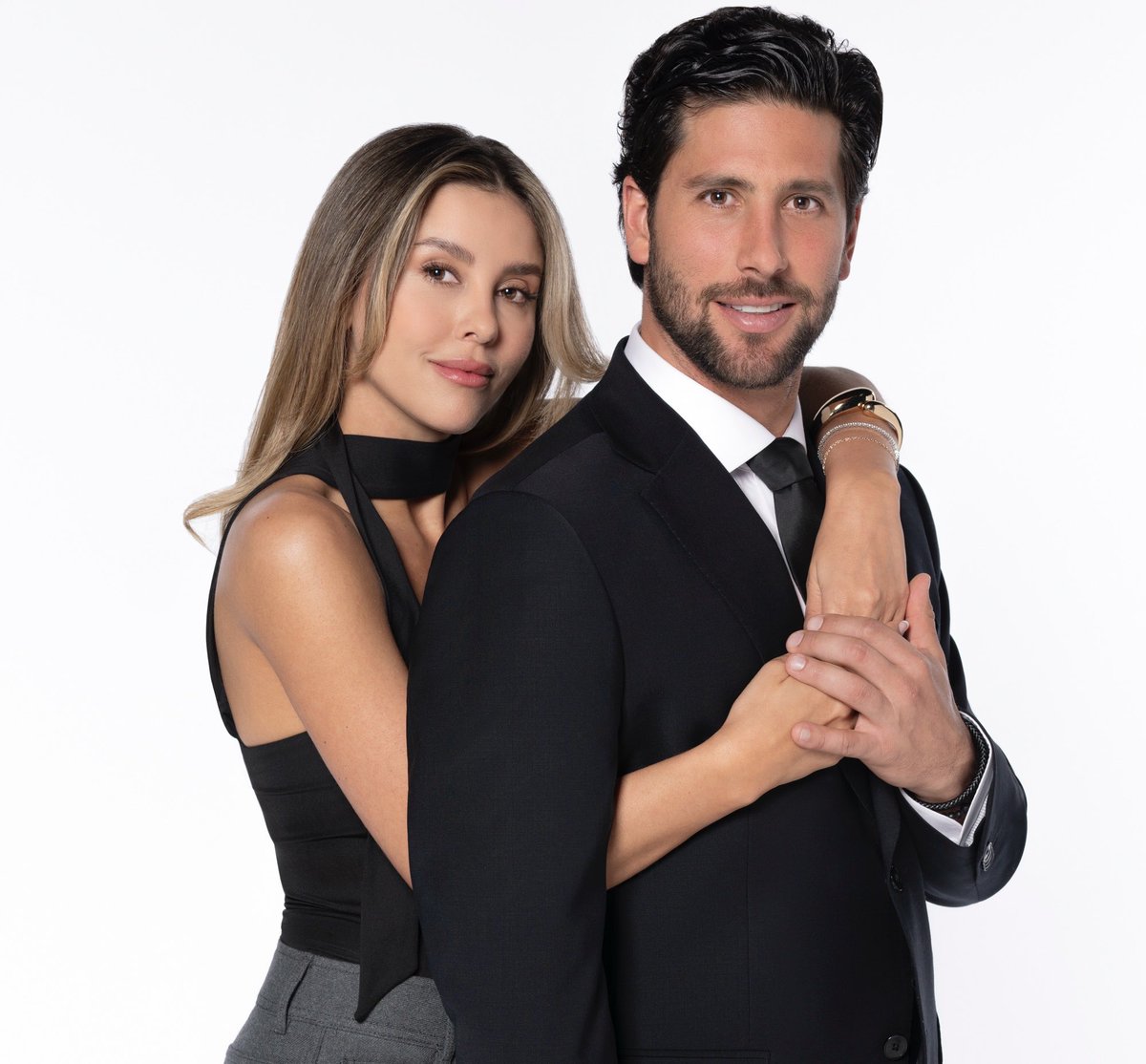 fm_osito's tweet photo. .@diegokleinfrnco participo como modelo del video de la canción #CuídameDeMi de @soypaulinagoto https://t.co/omikquOJKZ