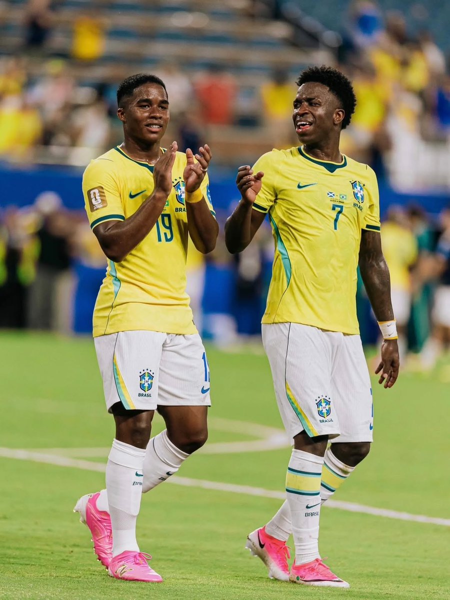 ruanrlx's tweet photo. Fomos tratados como a seleção patinho feio da copa nas eliminatórias inteira.

Desacreditaram da gente. Desmereceram nossos jogadores. Duvidaram do nosso potencial.

Mas no fim, quem passou vergonha e foi eliminado cedo, não fomos nós...

Brasil é Brasil. Não tem seleção maior no mundo.

E na moral? Estão deixando chegar. E quando a gente chega, olha... É muito difícil de parar!