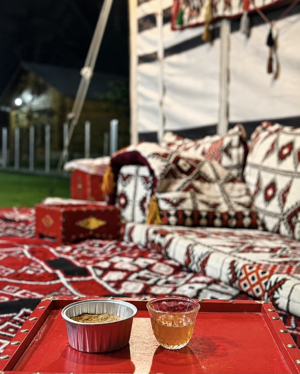 1bii1_'s tweet photo. تعال اقلط وسولف معي يانسيم الليل
انا والله إنْ لي مدة أحس بالغربه

عن الناس اغيب شهور واطلع طلوع سهيل
عساها تباشربـي مثل ماتباشربه

يازين السعه والبعد عن قوم قال وقيل
وعن اللي لسانه يمنع الناس من قربه

لسان البذي ماكنه الاّ لسان السيل
يجيب الخفيف الساقط اللي على دربه https://t.co/PerJb2GxGJ