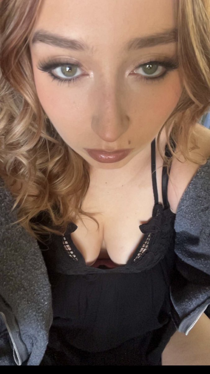 irlover25's tweet photo. Tell me what you think of @nocturnal_wing side piece. She definitely needs to be passed around and used endlessly 😏😈 pt. 2
#expose #slut #bop #thicc #nsfwtwtًً #tits #nipples #piercings #bwc #throatgoat https://t.co/x5tYo9abCj