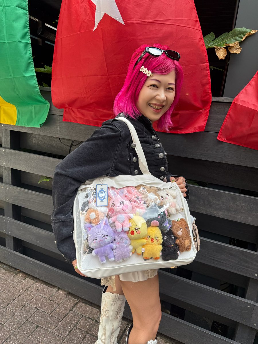 NihongoSA's tweet photo. #ATEEZ #ATINY ロンドン たった4泊7日 #BSTHydepark 前日のかわいいイギリス人と飲み歩き 残り2日はハービシャムのお友だちのお家 全部目的❣️ https://t.co/gMjsP0HxF6