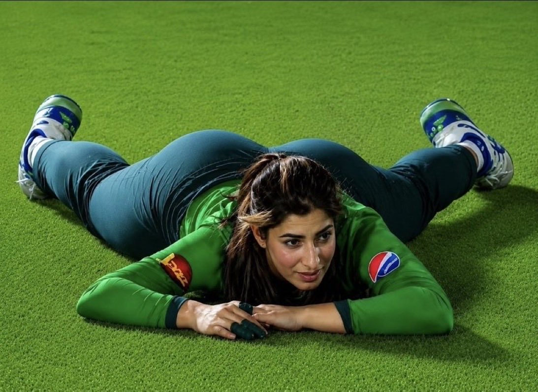 DeludedPorki's tweet photo. @yashikap0ei @AdityaRajKaul Main ho iske begging kr rha hu 🥵🥵 https://t.co/b0hGOcm6VC