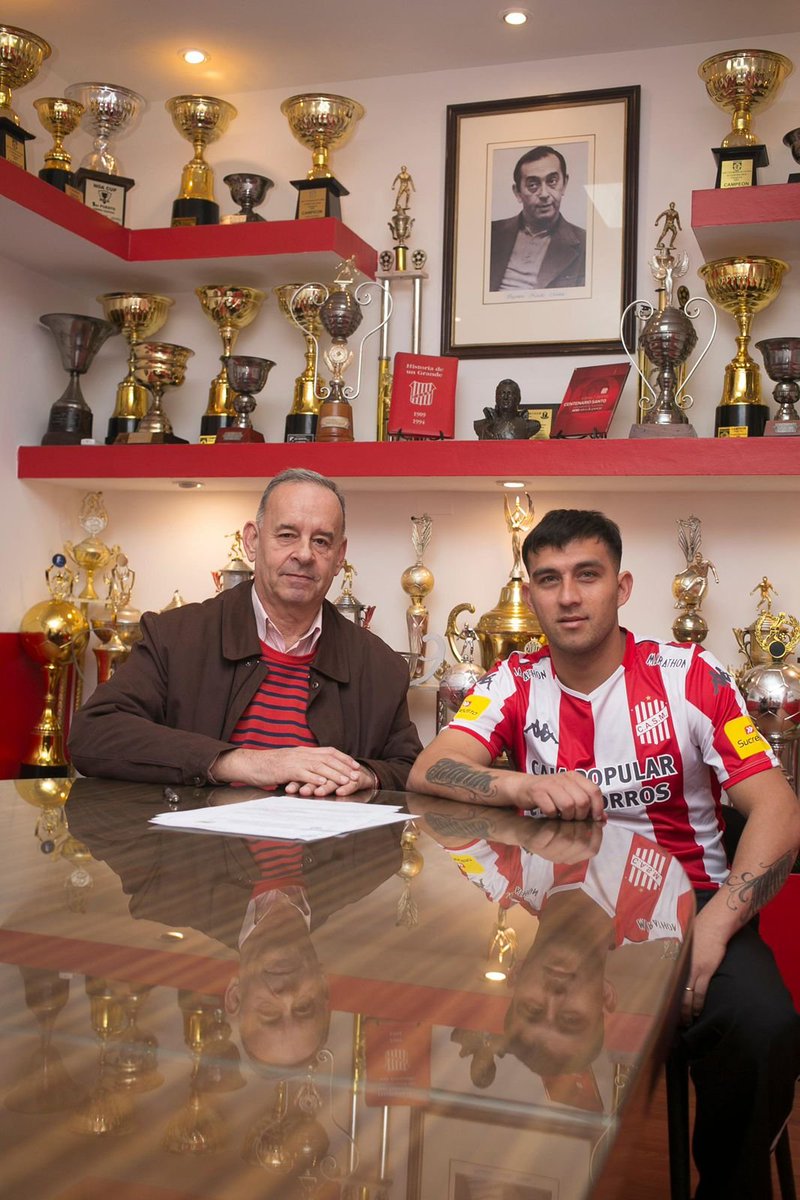 CASMOficial's tweet photo. 🔴⚪️ #PrimeraNacional

Nuevo refuerzo Ciruja 🇦🇹

Rodrigo Ayala, lateral izquierdo de 31 años con último paso por Deportivo Madryn, llegó a un acuerdo y se suma a San Martín en condición de jugador libre hasta diciembre del 2027.

⚽️ #VamosCiudadela https://t.co/b3YIMsVPsl