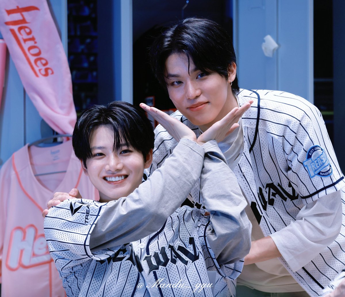 kyutmkpttp's tweet photo. 🐮: for some reasons, whenever i see junkyu hyung's bright presence, my heart feels warm.

🐺: junkyu hyung is someone really precious to me and we're really close.

🦋: junkyu hyung, in the future too, I'll take care of you.

🦁: junkyu hyung has always been my superman. https://t.co/TyhcHdQjP6